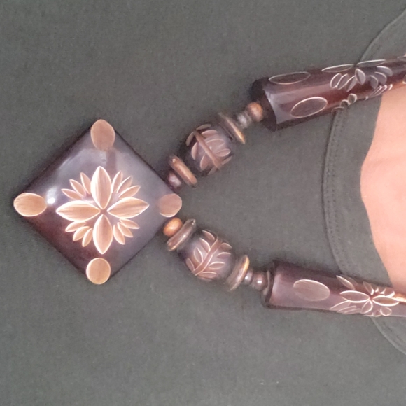 Wood Necklace - Picture 2 of 10